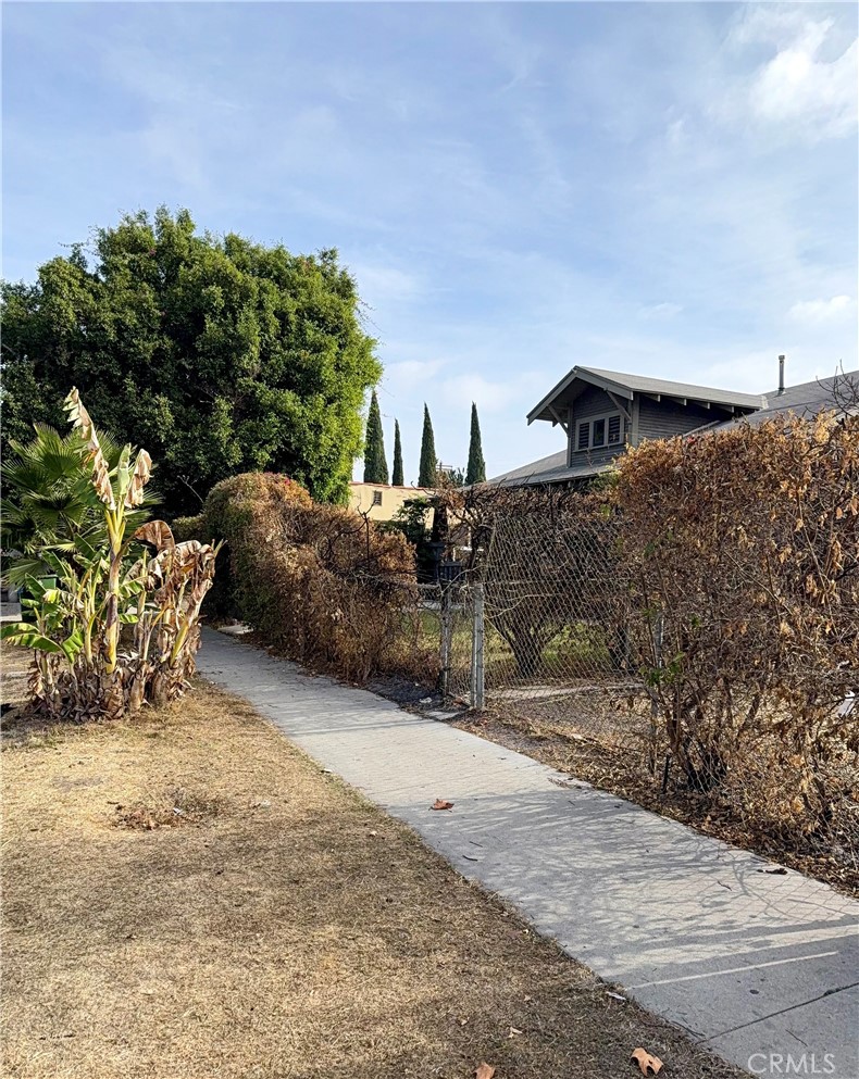 6132 Romaine Street Property Photo 2
