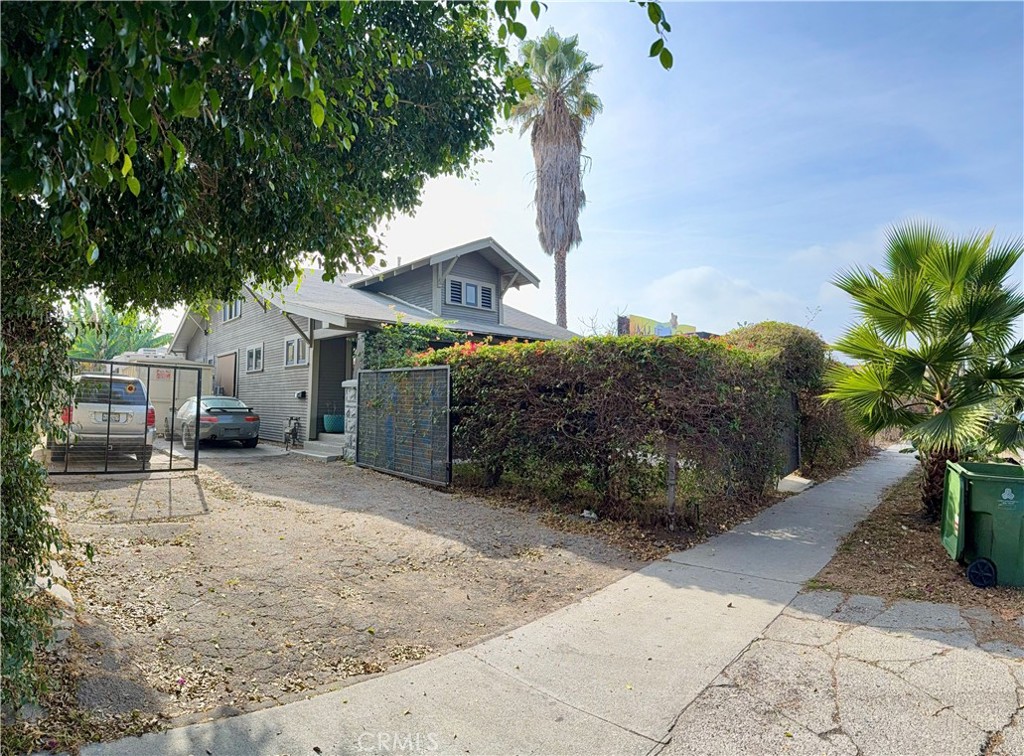 6132 Romaine Street Property Photo 5