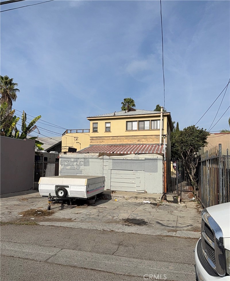 6132 Romaine Street Property Photo 7