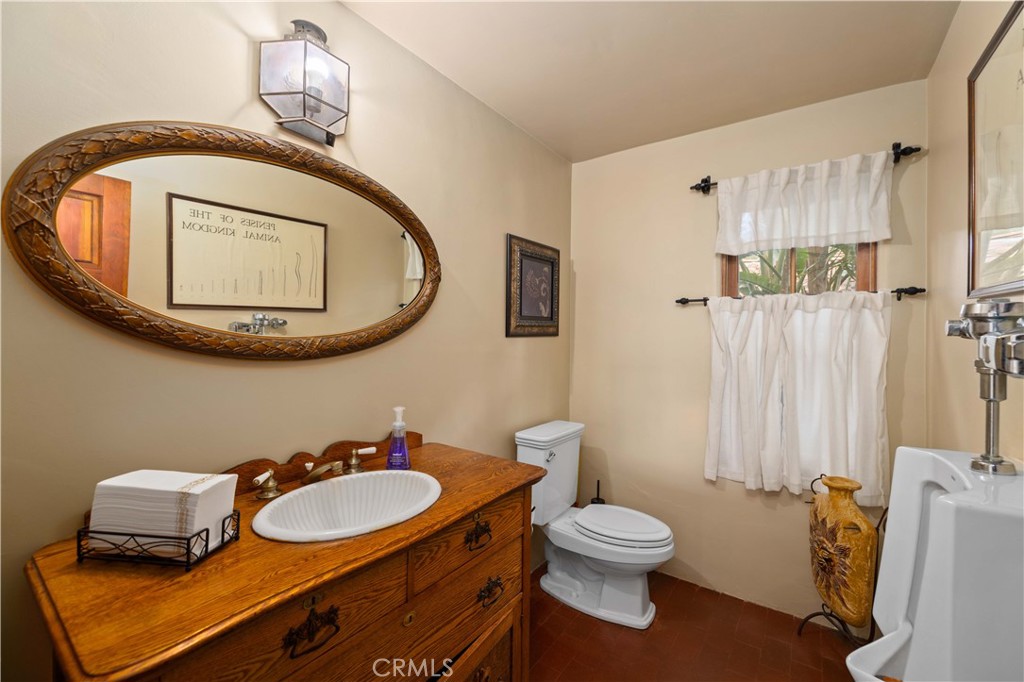 8420 Waters Road Property Photo 38