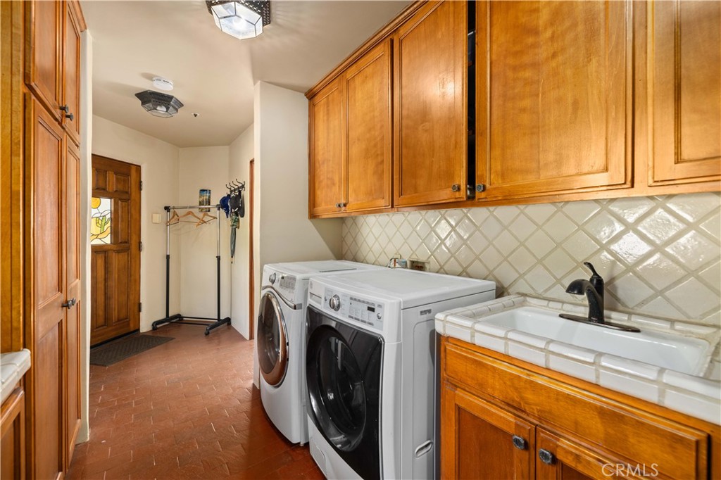 8420 Waters Road Property Photo 39