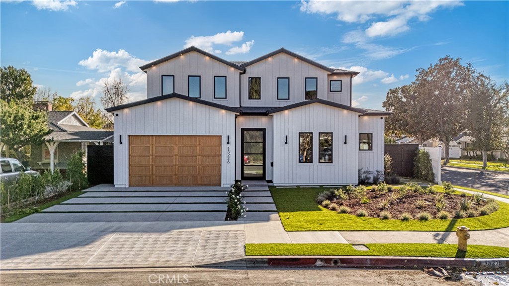 13226 Morrison Street Property Photo