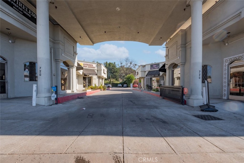 720 N Lake Avenue Property Photo 11