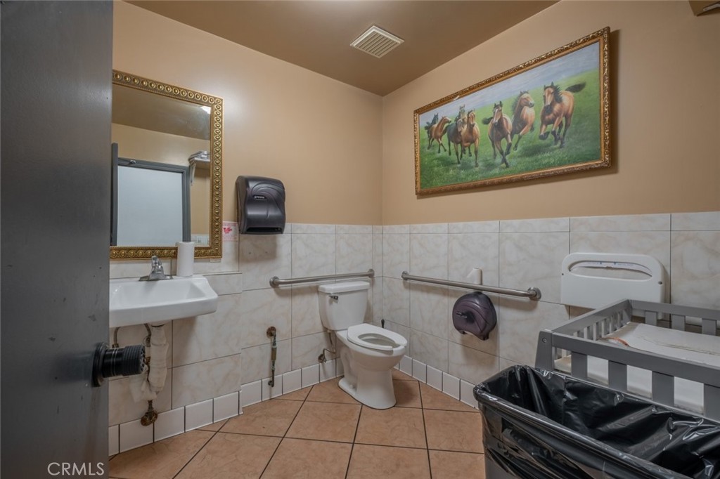 720 N Lake Avenue Property Photo 19