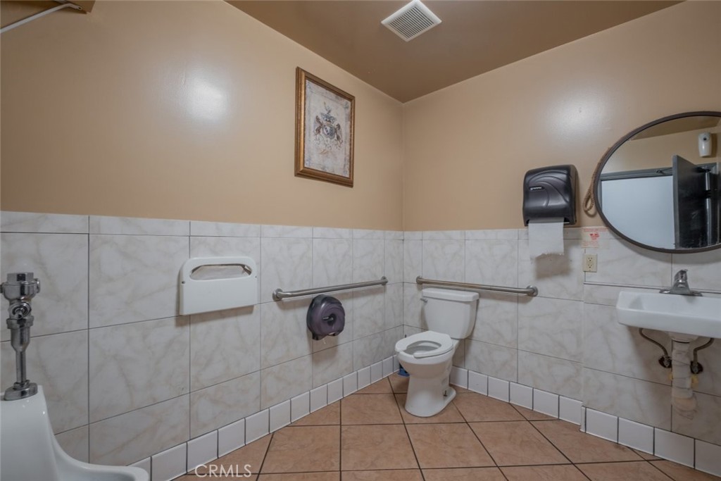 720 N Lake Avenue Property Photo 20