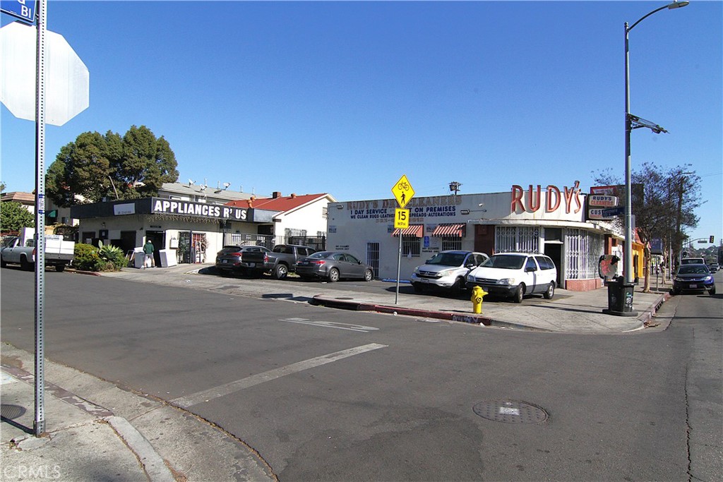 1108 N Kenmore Avenue Property Photo 2