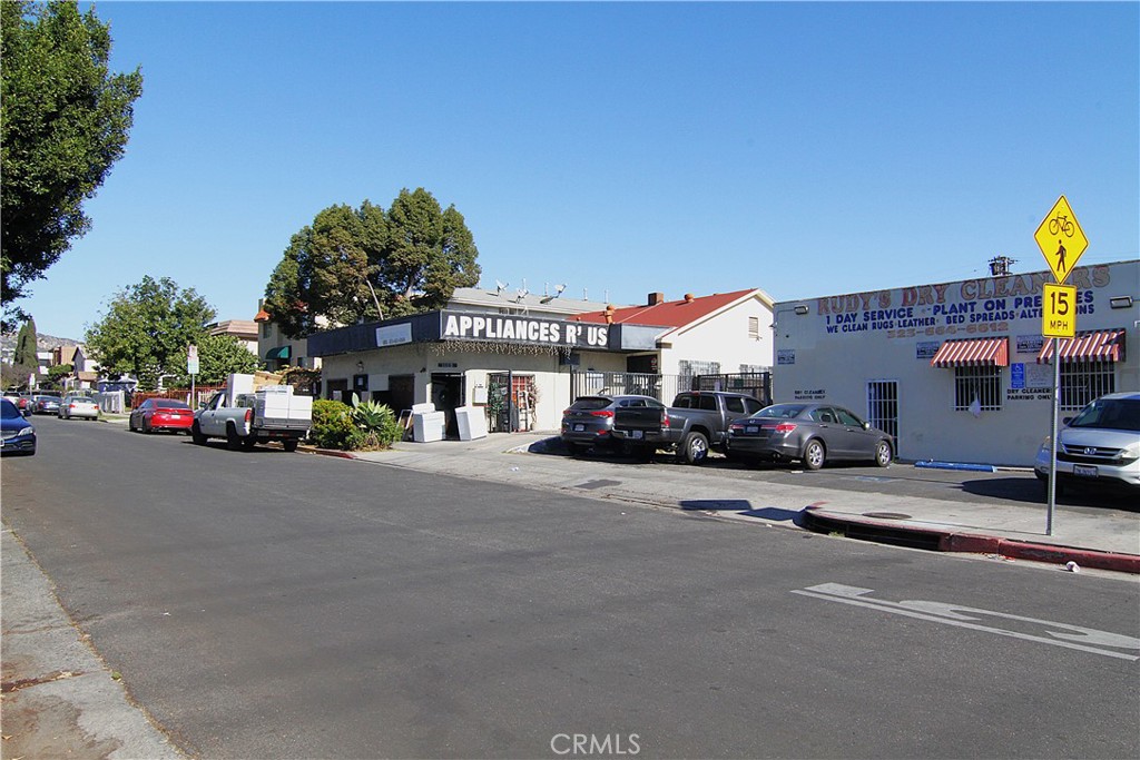 1108 N Kenmore Avenue Property Photo 3