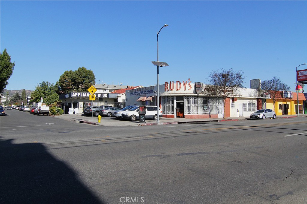 1108 N Kenmore Avenue Property Photo 9