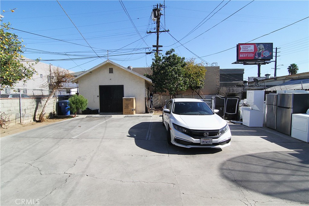 1108 N Kenmore Avenue Property Photo 13