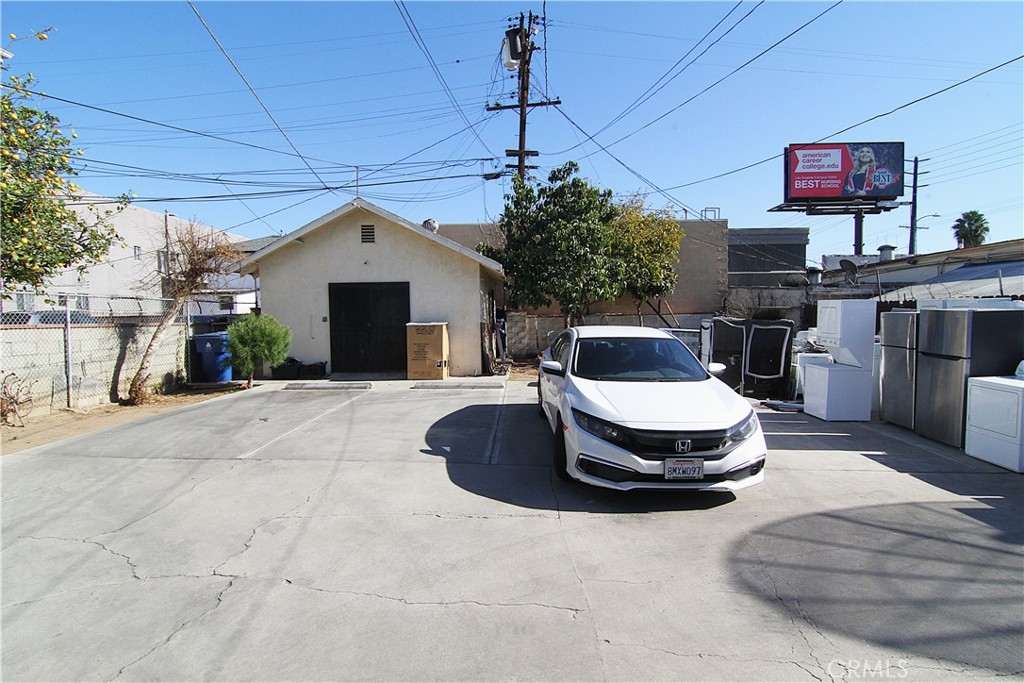 1108 N Kenmore Avenue Property Photo 13