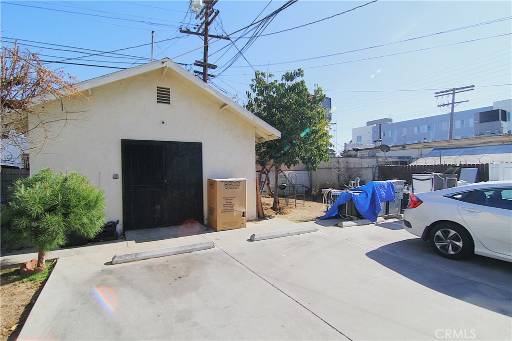 1108 N Kenmore Avenue Property Photo 14