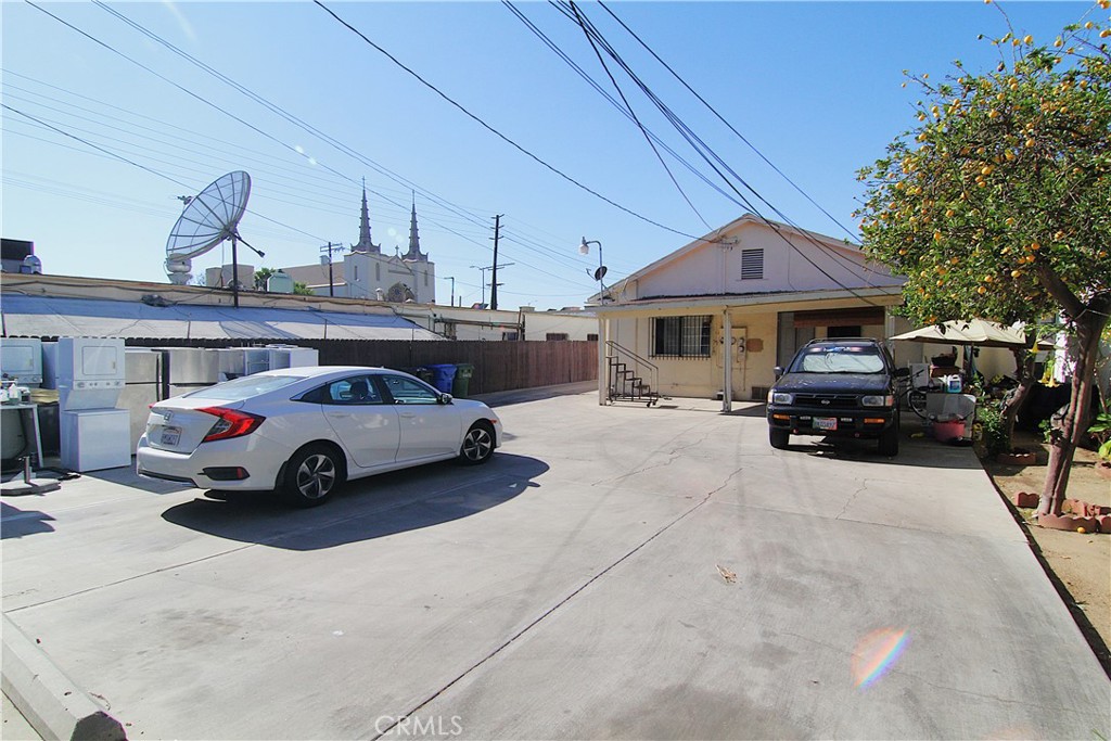 1108 N Kenmore Avenue Property Photo 15