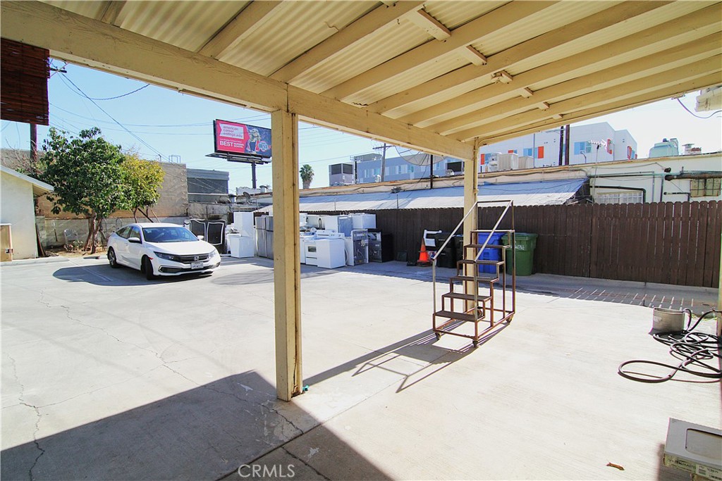 1108 N Kenmore Avenue Property Photo 23