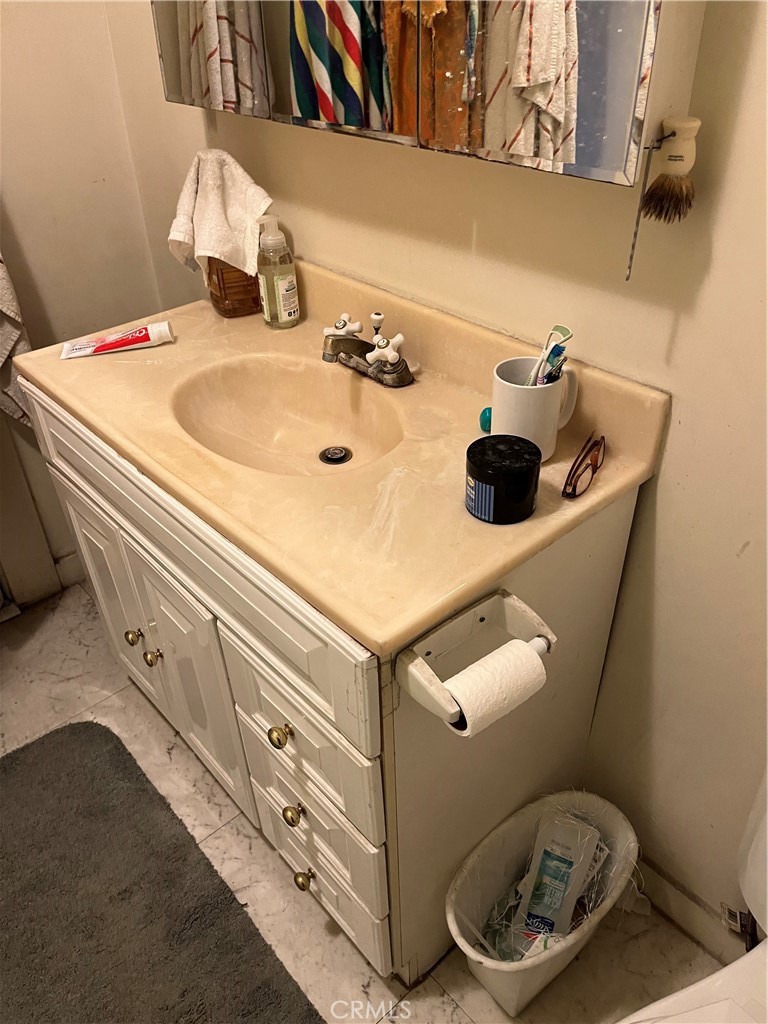 1108 N Kenmore Avenue Property Photo 31