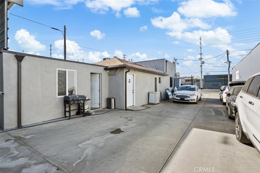 9118 Glenoaks Boulevard Property Photo 14