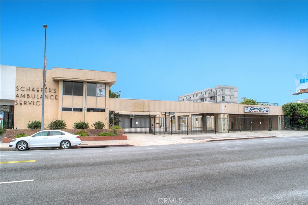 4631 Beverly Boulevard Property Photo 3