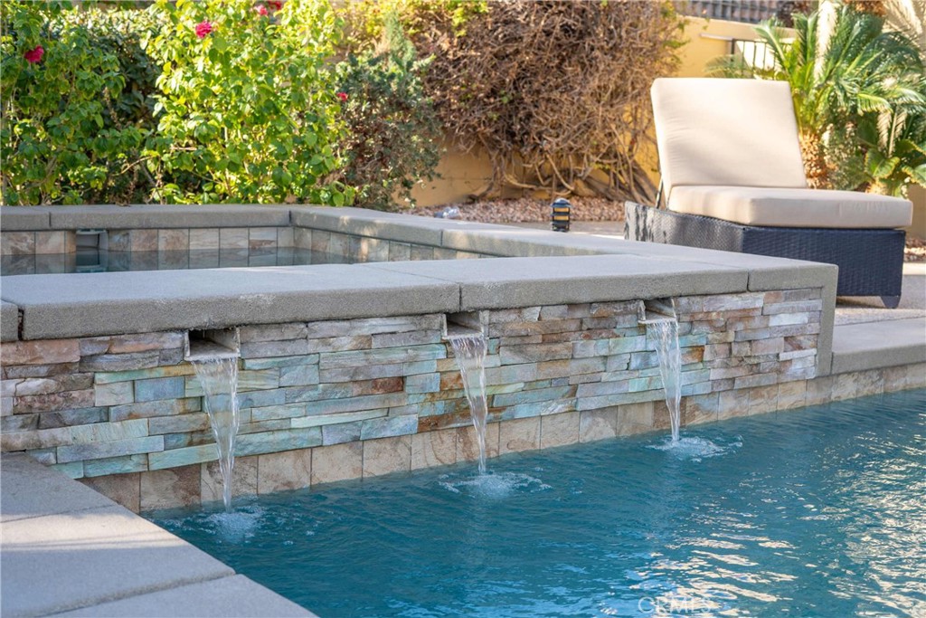 55840 Pebble Property Photo 55