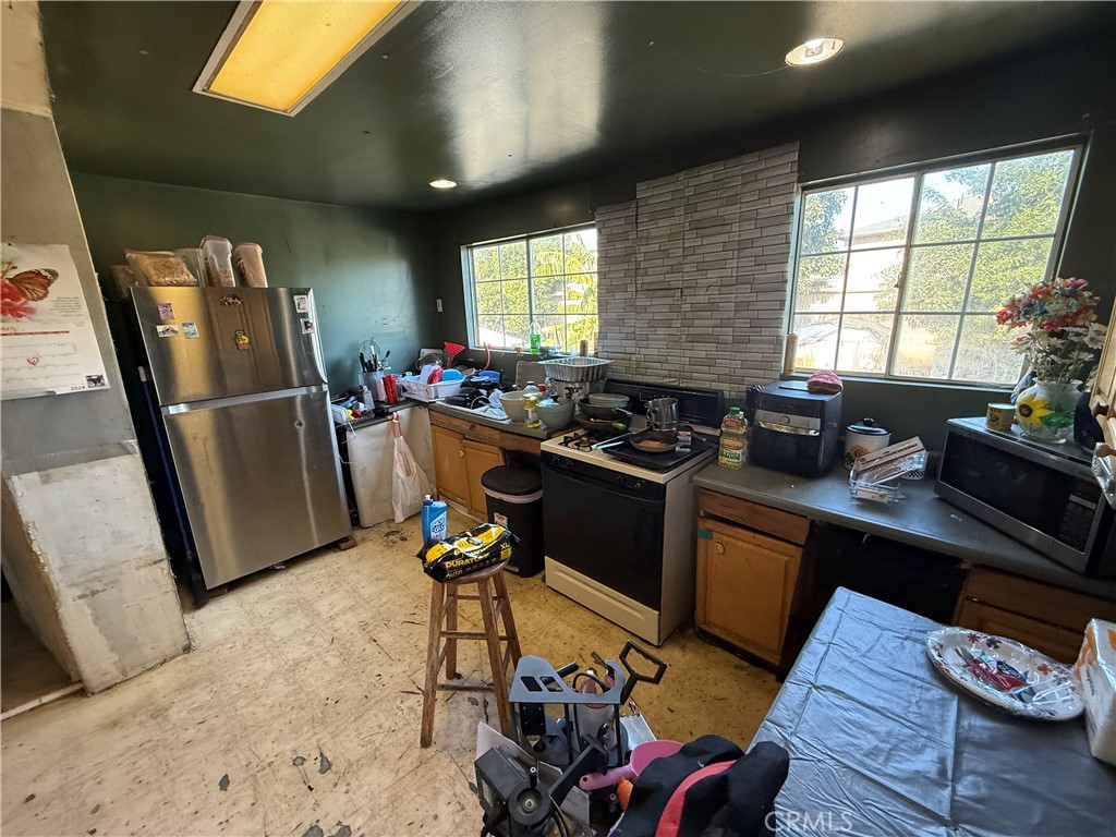 876 W Oliver Street Property Photo 9