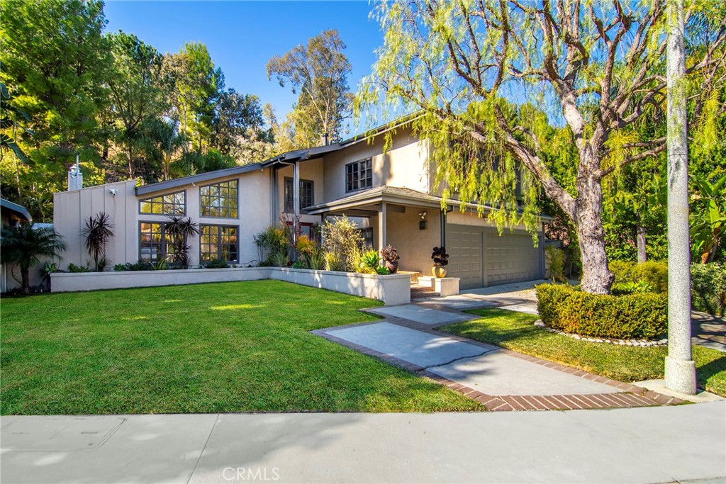 3757 Coldstream Property Photo