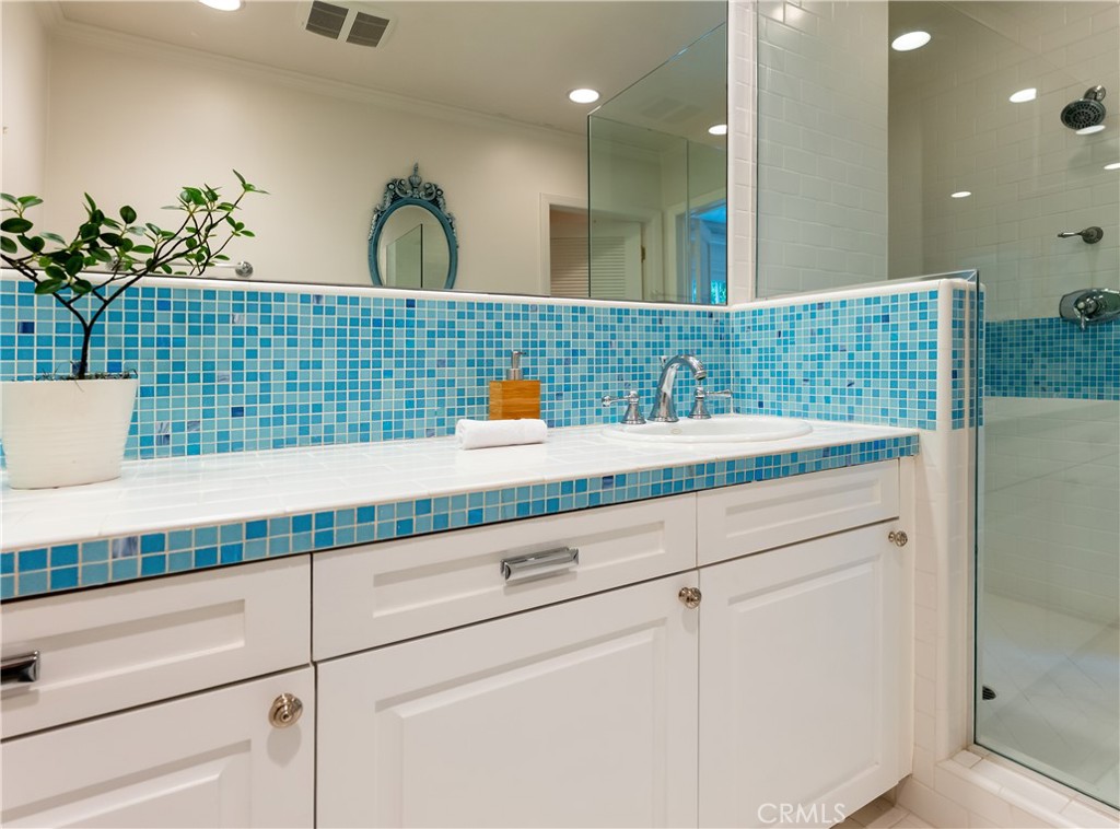 15530 Valley Vista Boulevard Property Photo 37