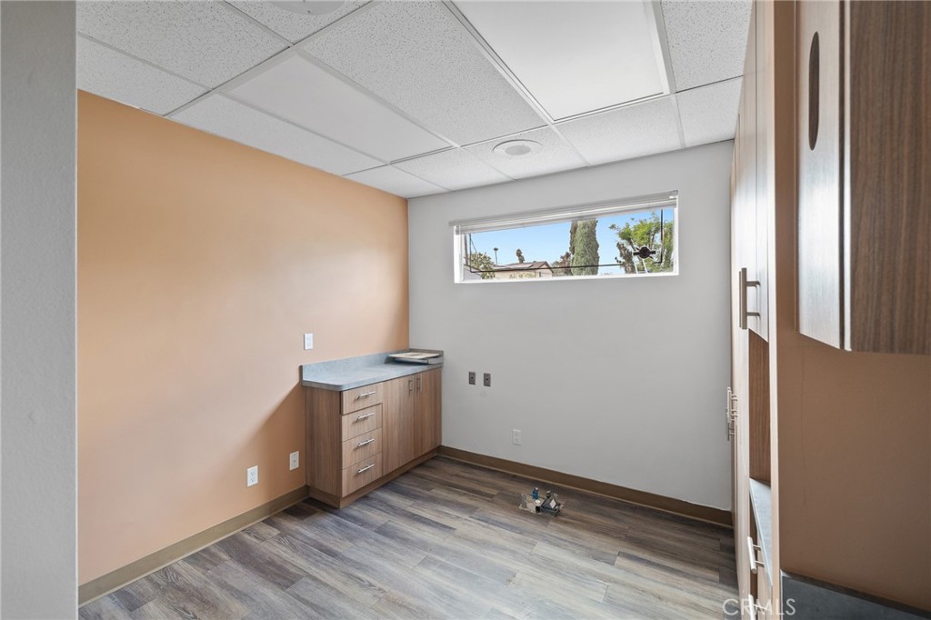 8719 Woodley Avenue B Property Photo 6