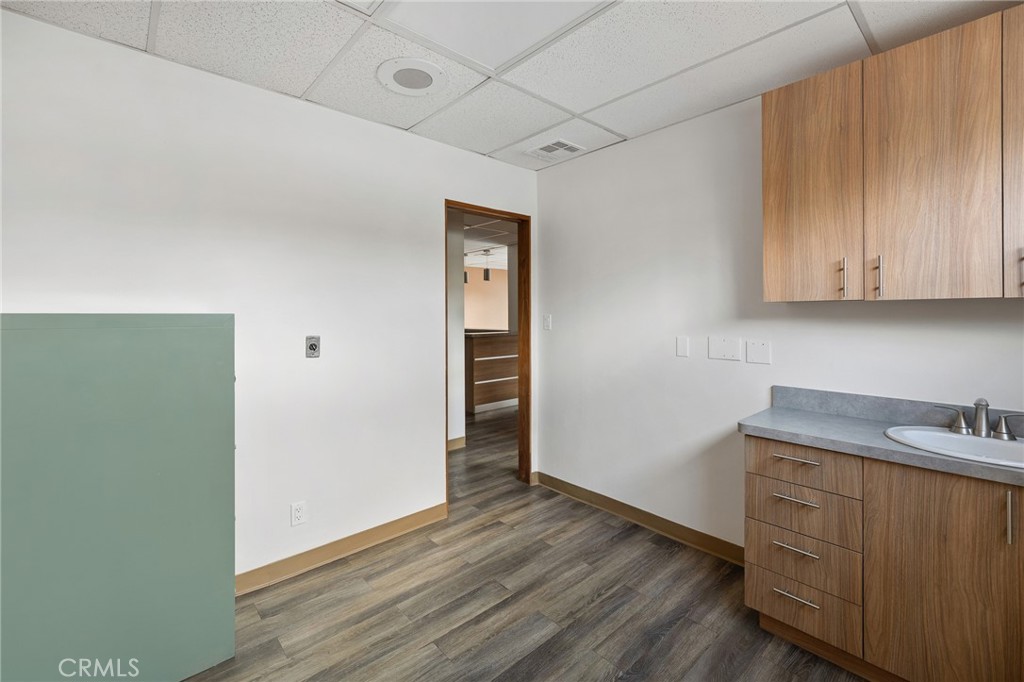 8719 Woodley Avenue B Property Photo 14