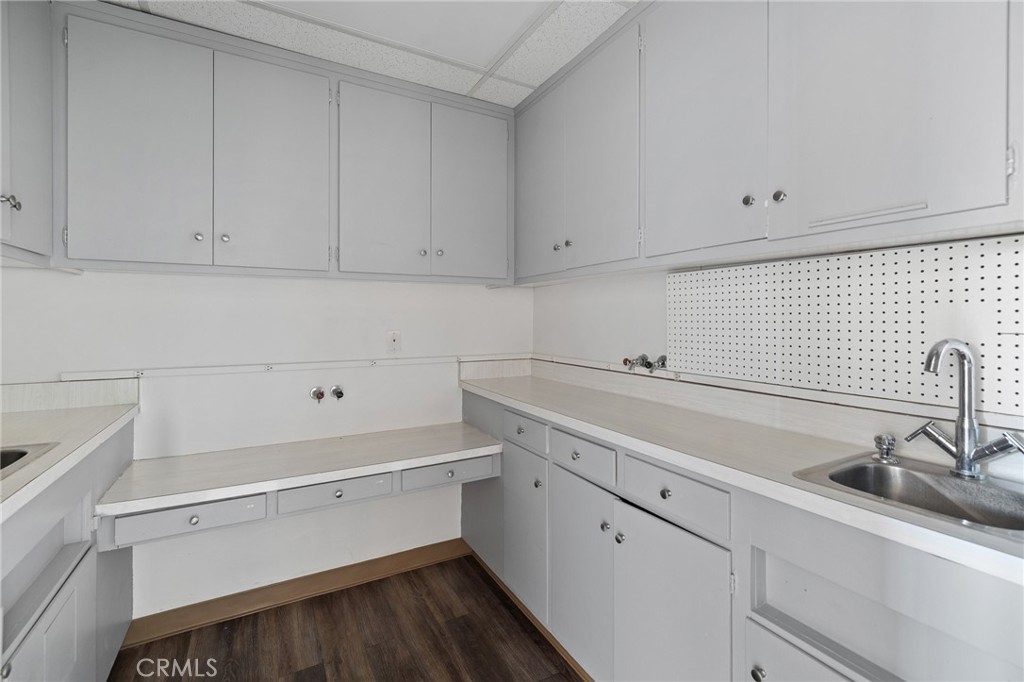 8719 Woodley Avenue B Property Photo 15
