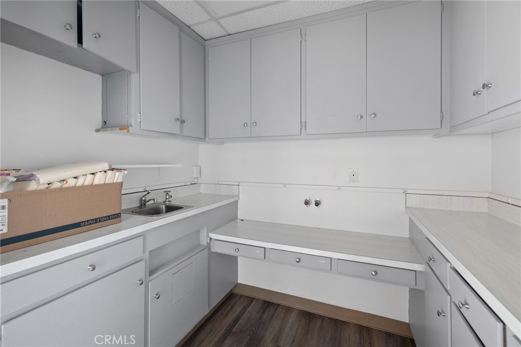 8719 Woodley Avenue B Property Photo 16