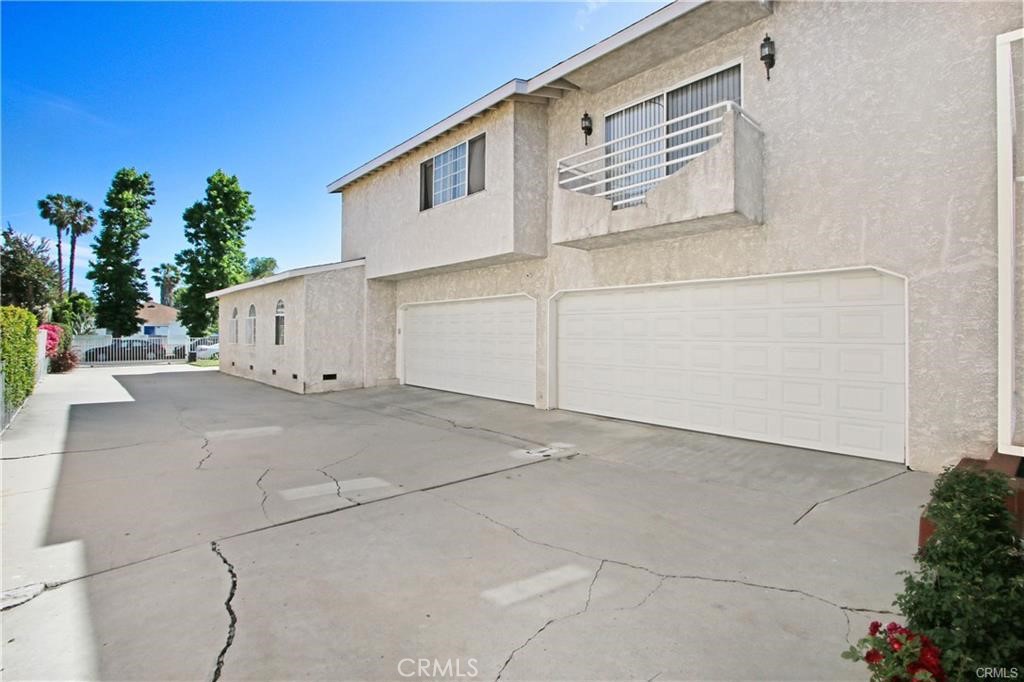 14349 Tiara Street Property Photo 1