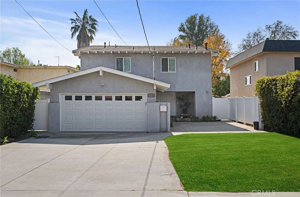 13724 Erwin Street Property Photo