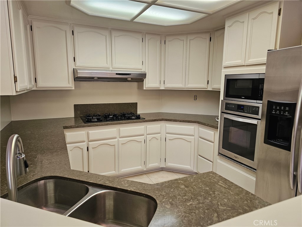 12050 Falcon Crest Way Property Photo 8