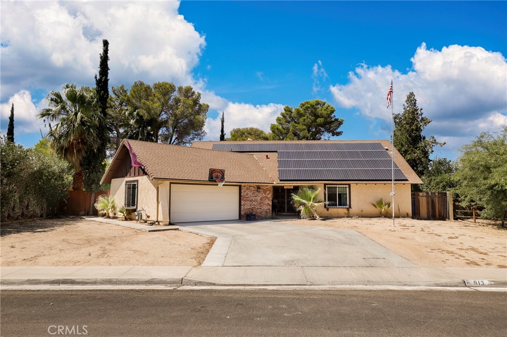 913 N Sierra View Street Property Photo