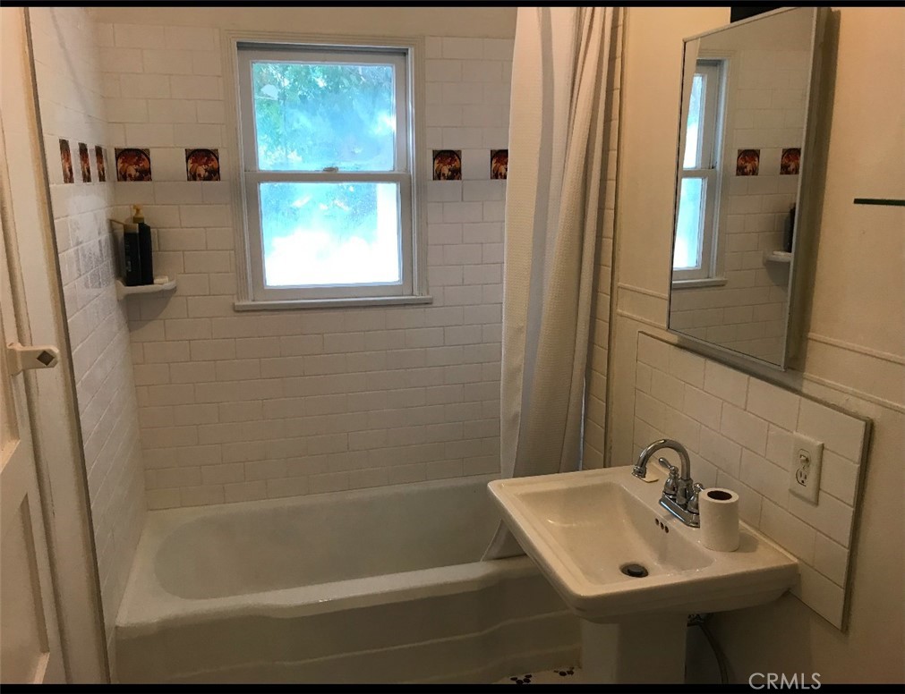 1605 1607 W Burbank Boulevard Property Photo 9