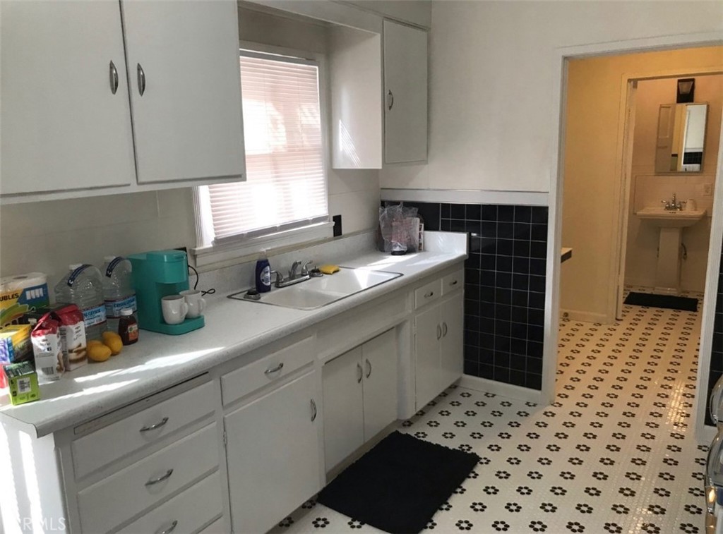 1605 1607 W Burbank Boulevard Property Photo 12