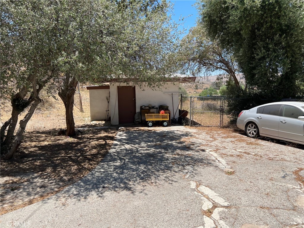 15840 Sierra Highway Property Photo 7