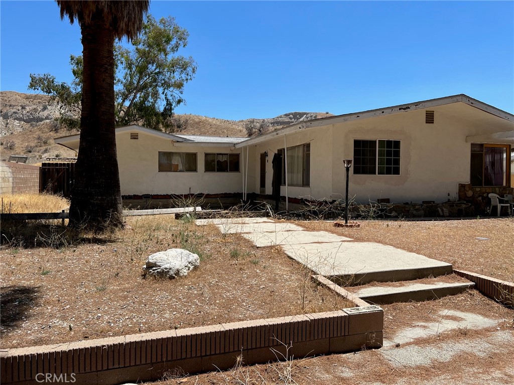15840 Sierra Highway Property Photo 10
