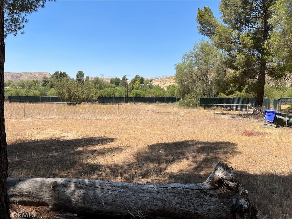 15840 Sierra Highway Property Photo 12