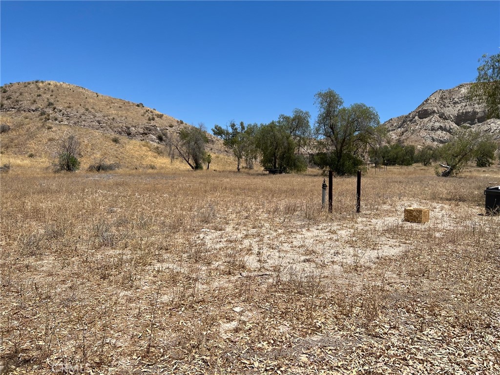 15840 Sierra Highway Property Photo 15