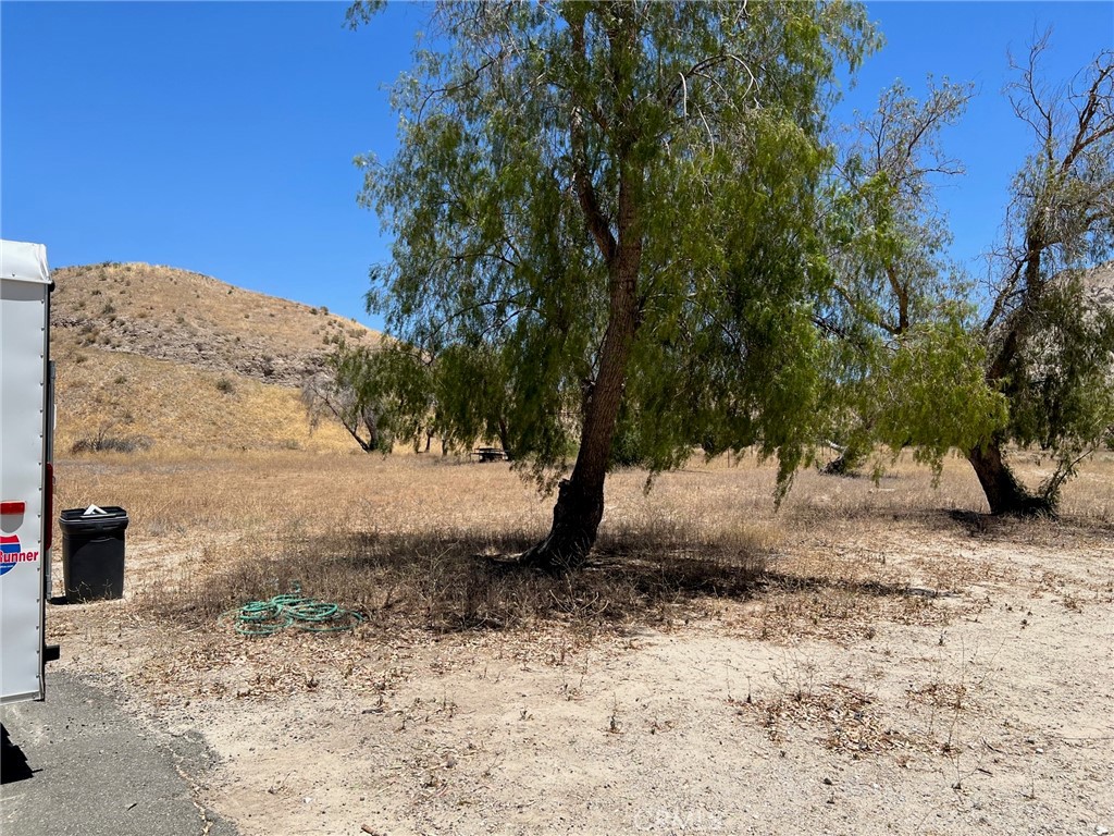 15840 Sierra Highway Property Photo 16