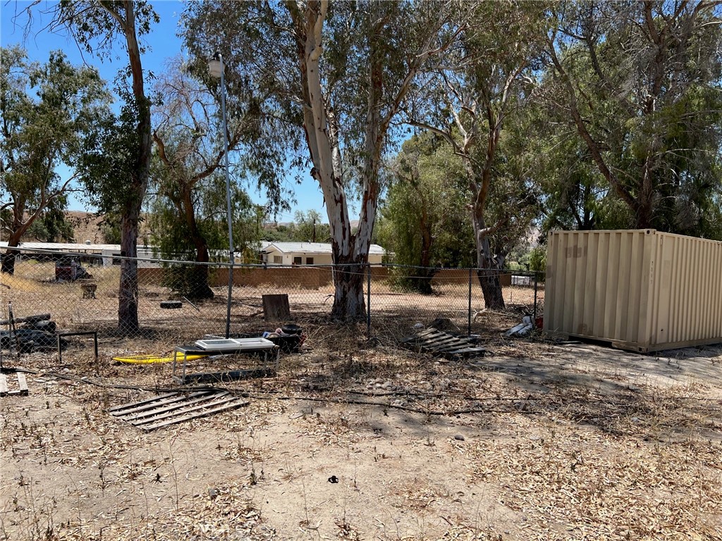15840 Sierra Highway Property Photo 17