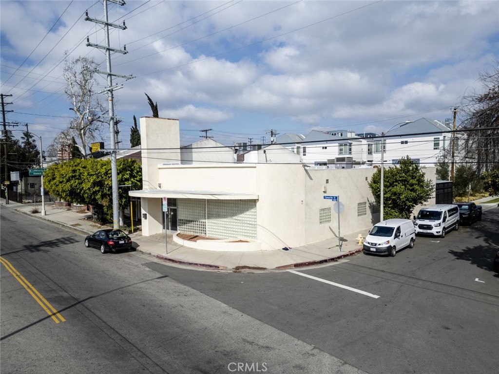 10933 Camarillo Street Property Photo 1