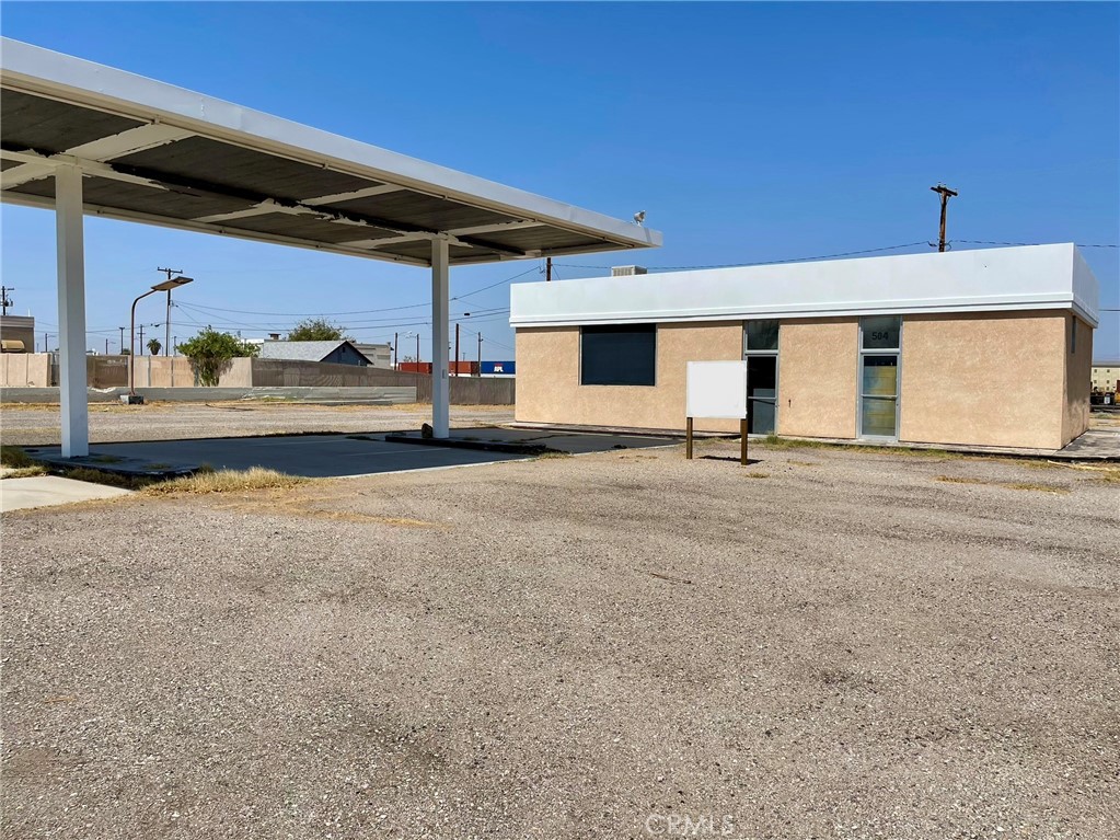 504 W Broadway Street Property Photo 1