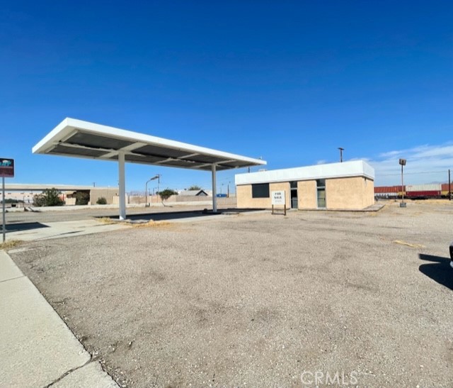 504 W Broadway Street Property Photo 2