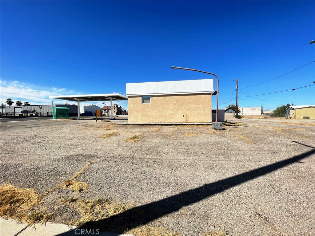 504 W Broadway Street Property Photo 3
