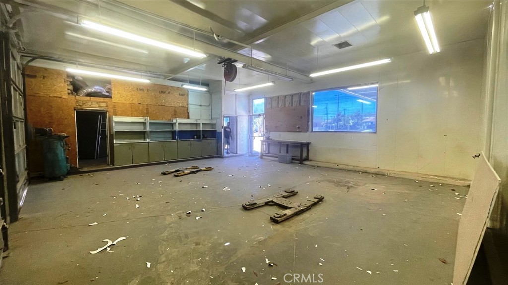504 W Broadway Street Property Photo 8