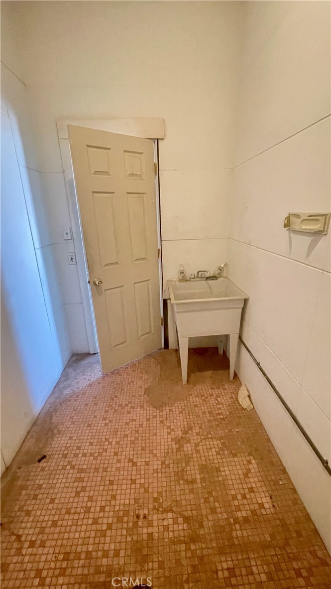 504 W Broadway Street Property Photo 15