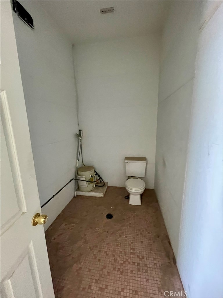 504 W Broadway Street Property Photo 17