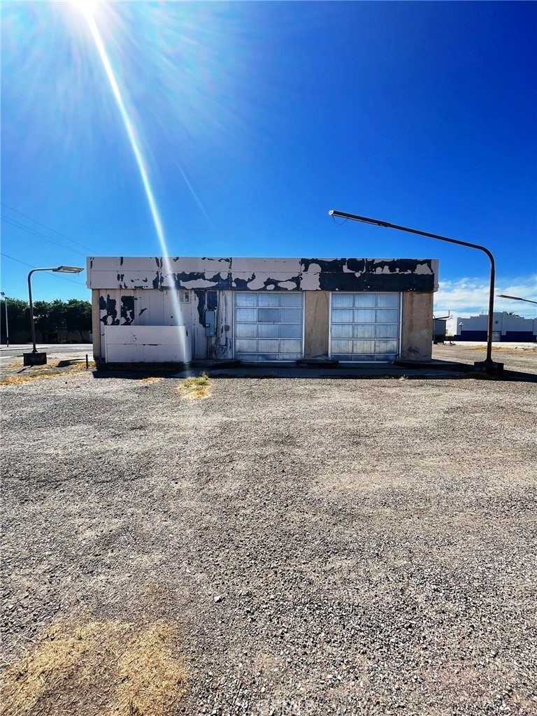 504 W Broadway Street Property Photo 18