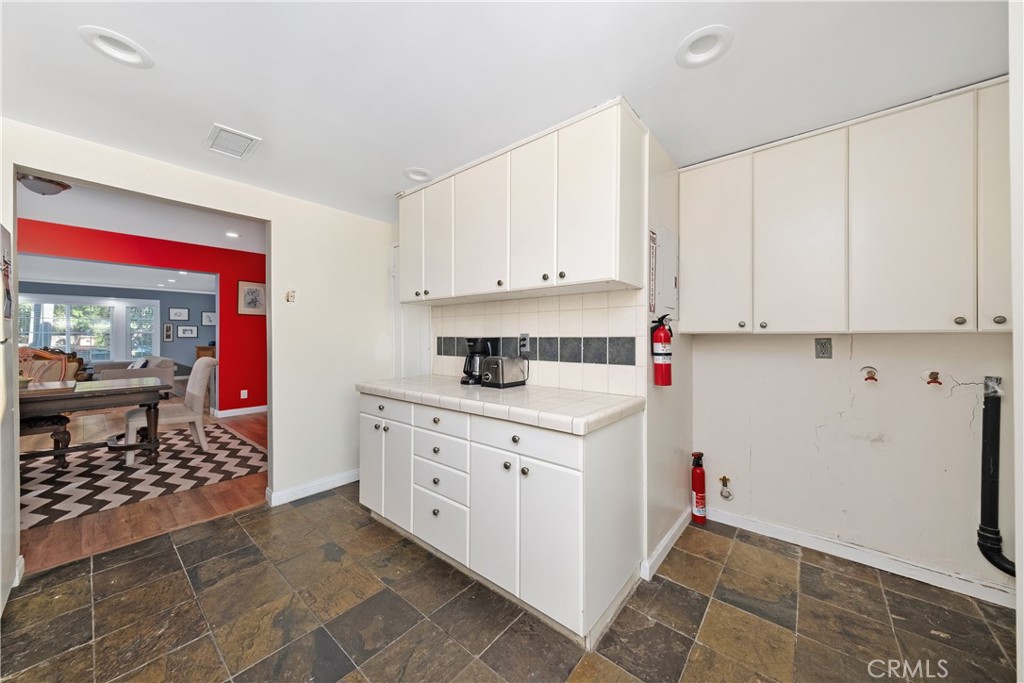 933 N Harper Avenue Property Photo 15