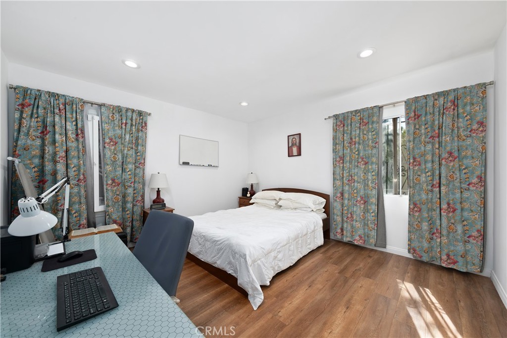 933 N Harper Avenue Property Photo 17